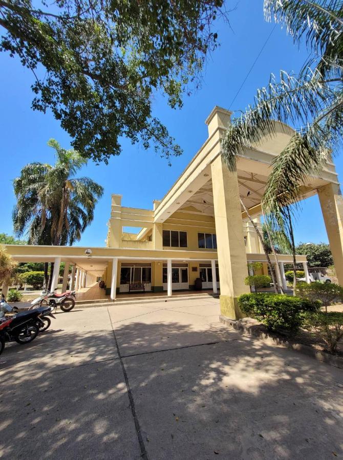 Hotel Portico Norte Tartagal Exteriör bild